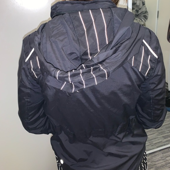 Lululemon Black rain jacket - Picture 3 of 4